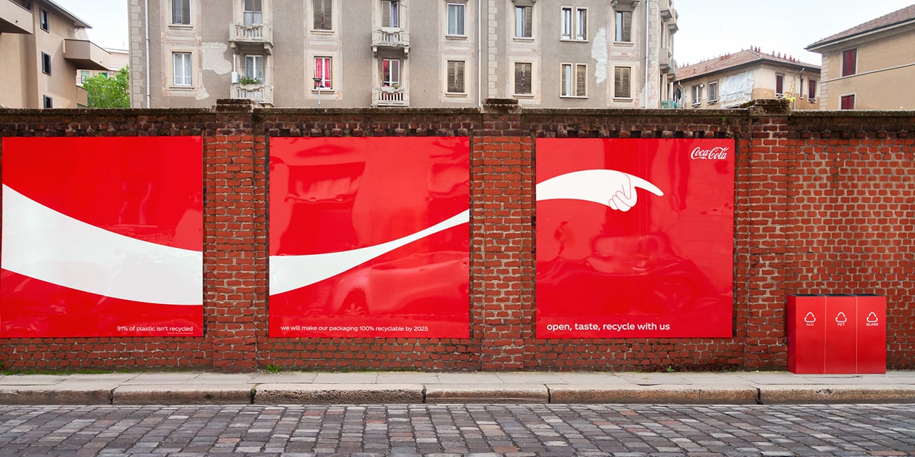 CocaCola-These Outdoor Ads Point You to Recycling Bins-2
